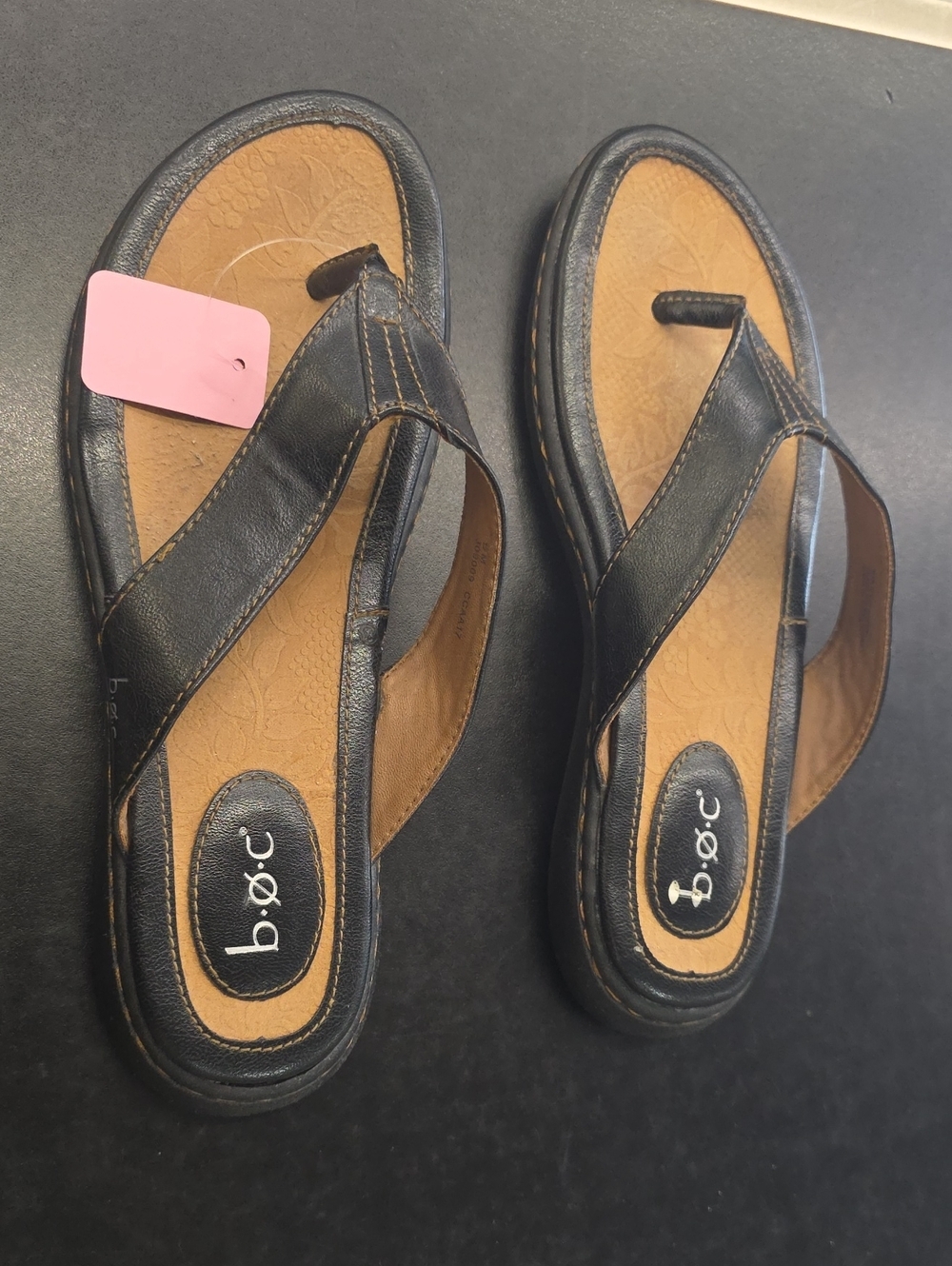 b.o.c. Women's Black & Tan Leather Thong Sandals GREAT SHAPE